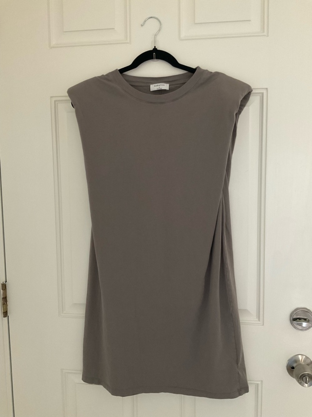 Babaton Sleeveless Shift Dress in Taupe Gray Size Medium